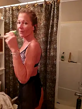 PhynneNicole online show from 25, 11, 2025