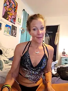 PhynneNicole online show from 3, 12, 2025