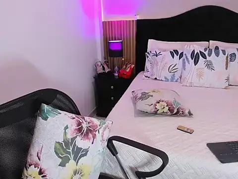 Pauline Fox online show from 12, 4, 2026