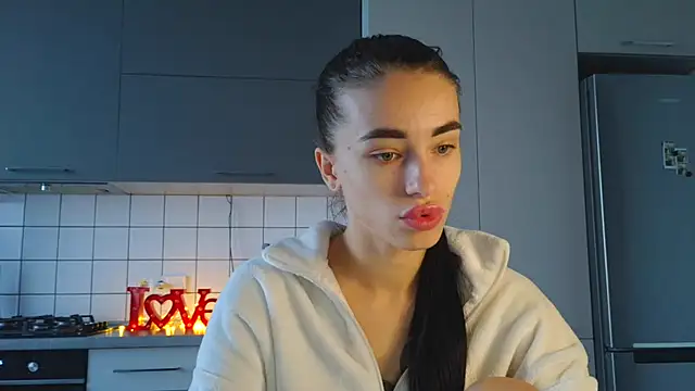 Snapshot of EvaMelnik chatting on 19, 9, 2025 EvaMelnik online show from 19, 9, 2025