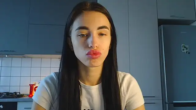 Snapshot of EvaMelnik chatting on 22, 9, 2025 EvaMelnik online show from 22, 9, 2025