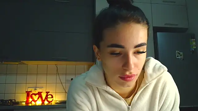 Snapshot of EvaMelnik chatting on 4, 10, 2025 EvaMelnik online show from 4, 10, 2025