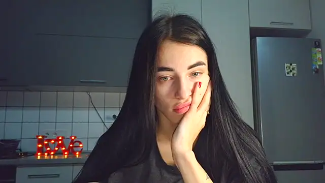 Snapshot of EvaMelnik chatting on 4, 11, 2025 EvaMelnik online show from 4, 11, 2025