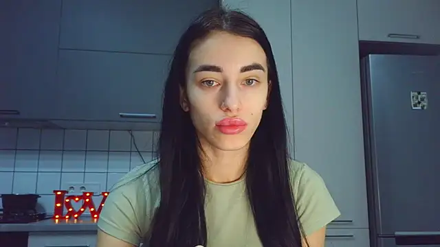 Snapshot of EvaMelnik chatting on 7, 11, 2025 EvaMelnik online show from 7, 11, 2025