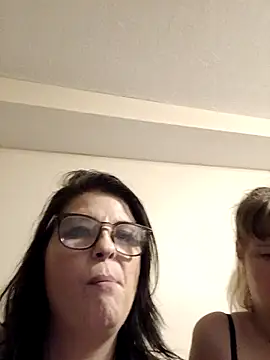 Snapshot of Neveah1 chatting on 20, 9, 2025 Neveah1 online show from 20, 9, 2025