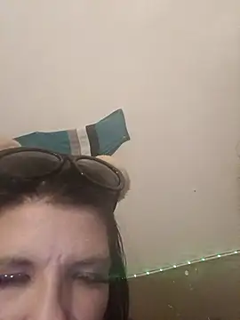 Snapshot of Neveah1 chatting on 18, 11, 2025 Neveah1 online show from 18, 11, 2025