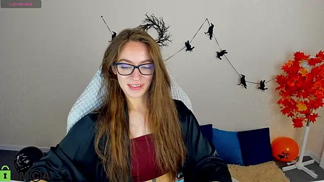 Agnes Wells online show from 3, 11, 2025