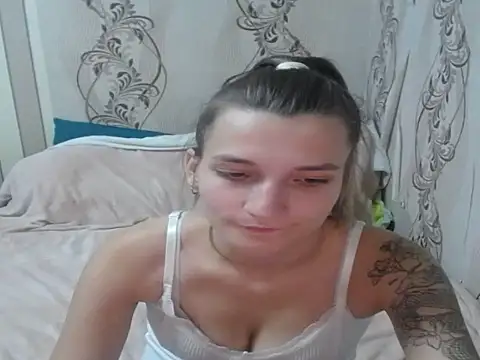 Snapshot of AlissaClark chatting on 10, 10, 2025 AlissaClark online show from 10, 10, 2025