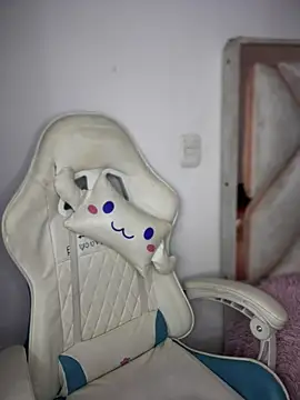 Snapshot of isabela_l chatting on 8, 3, 2026 isabela l online show from 8, 3, 2026