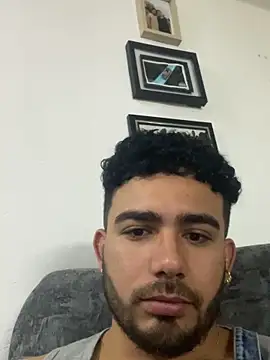 Snapshot of adamhairy chatting on 6, 11, 2025 adamhairy online show from 6, 11, 2025