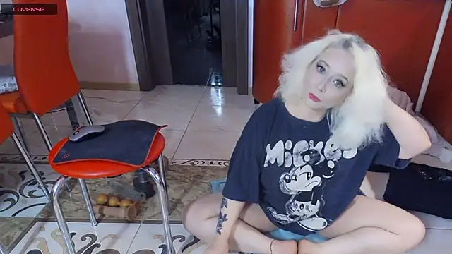 SquirtMilf00 online show from 7, 4, 2026