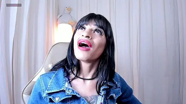 Alanakimura  online show from 3, 12, 2025