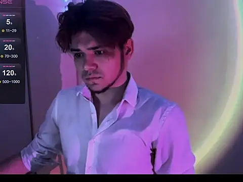 Snapshot of 1RobertTT chatting on 8, 9, 2025 1RobertTT online show from 8, 9, 2025