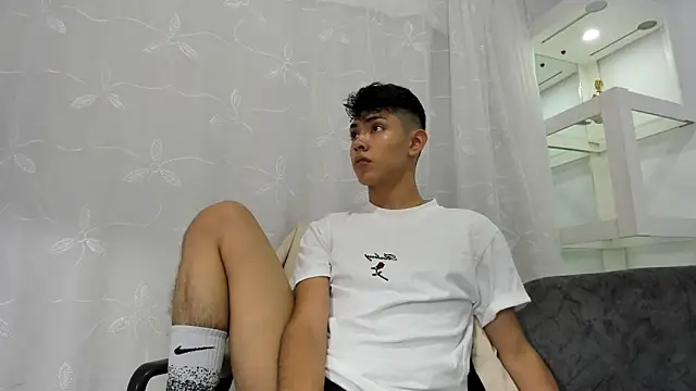 LoganTwink18 online show from 12, 9, 2025