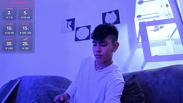 LoganTwink18 online show from 14, 9, 2025