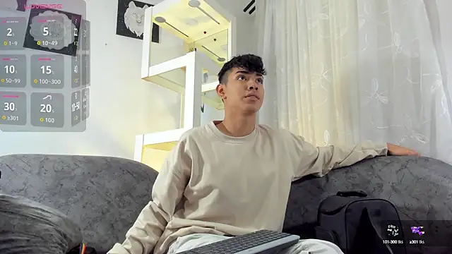 LoganTwink18 online show from 17, 9, 2025