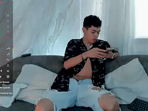 LoganTwink18 online show from 22, 2, 2026