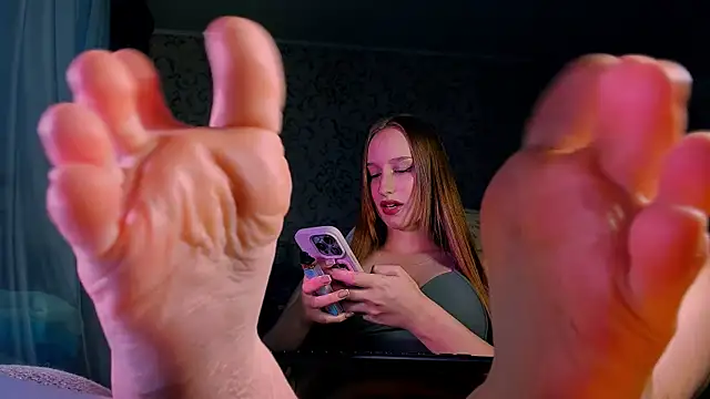 Snapshot of DarcySiren chatting on 13, 10, 2025 DarcySiren online show from 13, 10, 2025