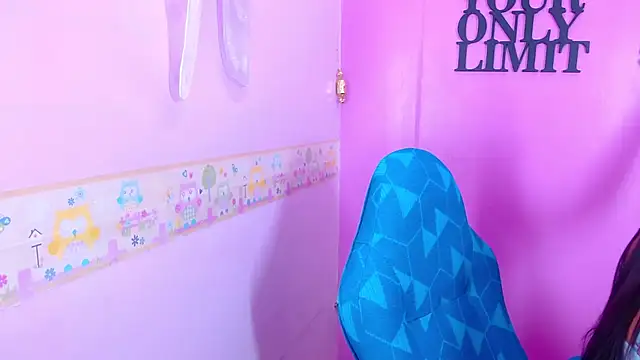 EMMA ROGGER online show from 10, 9, 2025