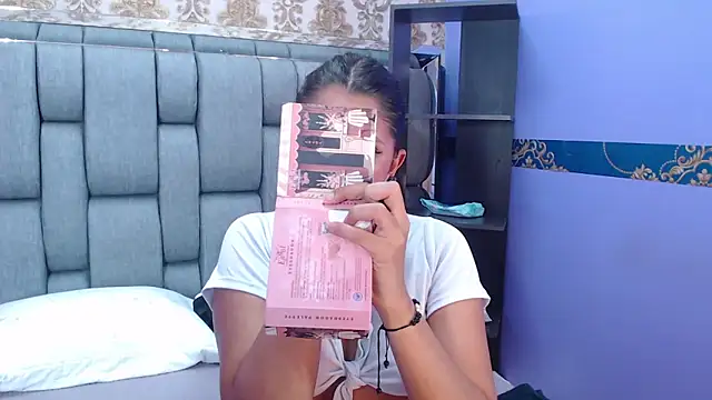 EMMA ROGGER online show from 20, 9, 2025