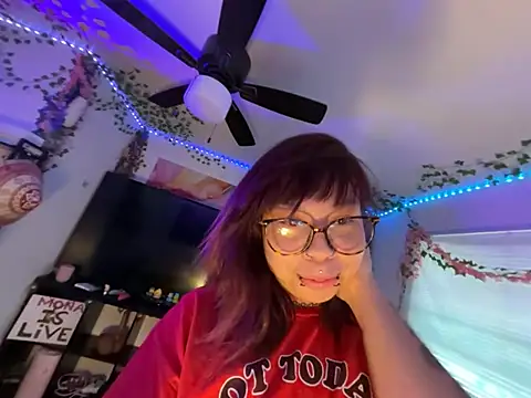 Snapshot of moan4mona chatting on 28, 5, 2026 moan4mona online show from 28, 5, 2026