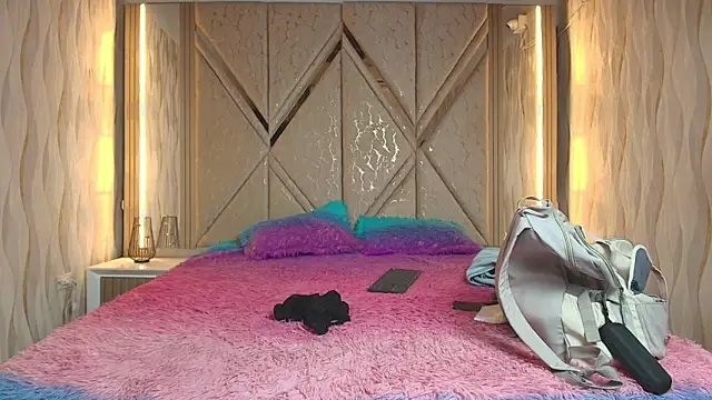 Hotcouple 222 online show from 25, 2, 2026