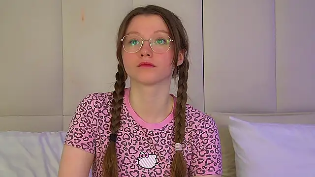 KeiraAsti online show from 26, 11, 2025