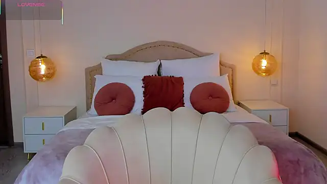 MilaMour online show from 6, 2, 2026