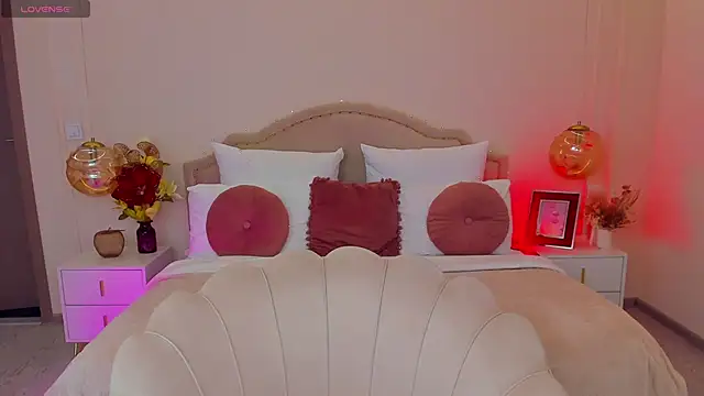 MilaMour online show from 21, 4, 2026