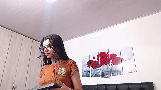 Snapshot of pinky_f00x chatting on 8, 11, 2025 pinky f00x online show from 8, 11, 2025