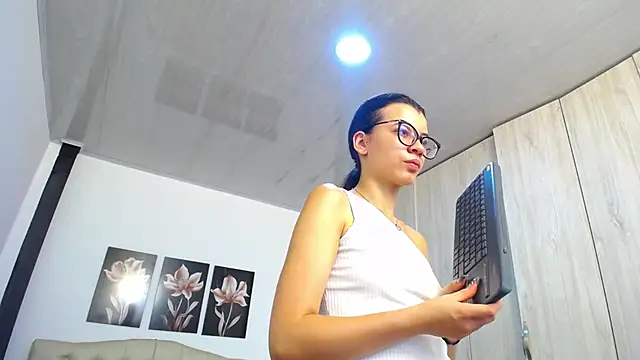 pinky f00x online show from 3, 3, 2026