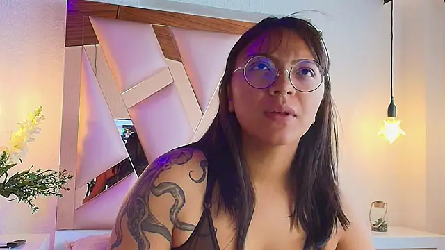Snapshot of Victoria_Thompson1 chatting on 19, 9, 2025 Victoria Thompson1 online show from 19, 9, 2025