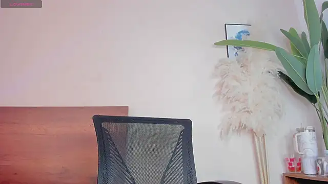 Niicol Jenner online show from 15, 4, 2026