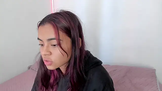 Snapshot of valy_shyness chatting on 18, 9, 2025 valy shyness online show from 18, 9, 2025