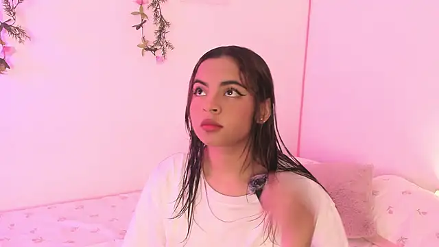 Snapshot of valy_shyness chatting on 10, 10, 2025 valy shyness online show from 10, 10, 2025