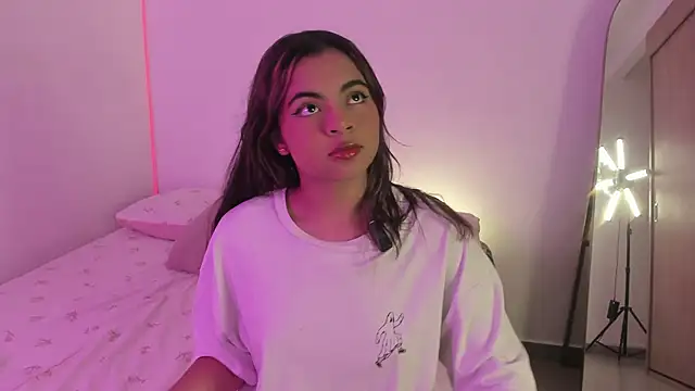 Snapshot of valy_shyness chatting on 12, 10, 2025 valy shyness online show from 12, 10, 2025