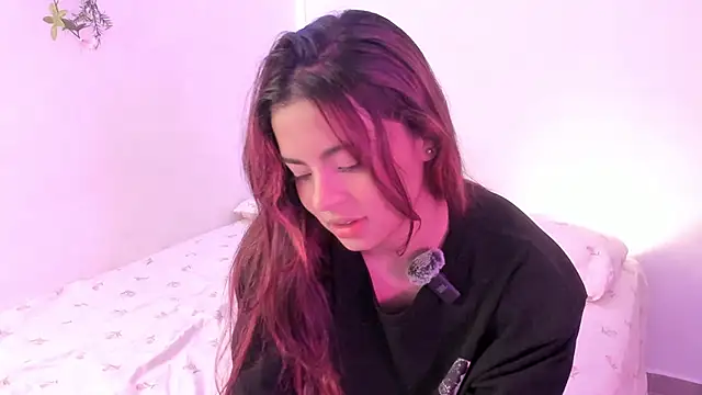 Snapshot of valy_shyness chatting on 18, 11, 2025 valy shyness online show from 18, 11, 2025