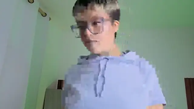 Snapshot of Rebeka-baker chatting on 4, 7, 2026 Rebeka-baker online show from 4, 7, 2026