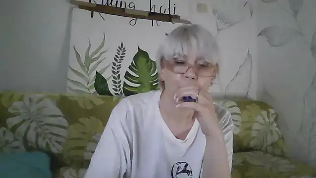 Catty Lady online show from 12, 11, 2025