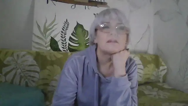 Catty Lady online show from 15, 12, 2025