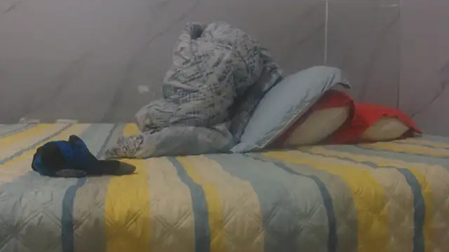 Snapshot of sabrina_v_ chatting on 17, 12, 2025 sabrina v online show from 17, 12, 2025