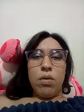 Snapshot of lareinalareinadelanal chatting on 17, 11, 2025 lareinalareinadelanal online show from 17, 11, 2025