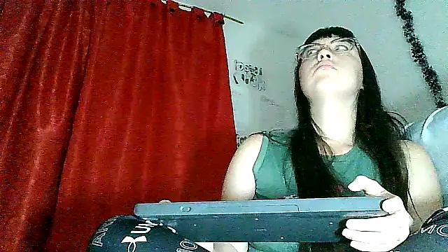 Snapshot of lareinalareinadelanal chatting on 5, 12, 2025 lareinalareinadelanal online show from 5, 12, 2025