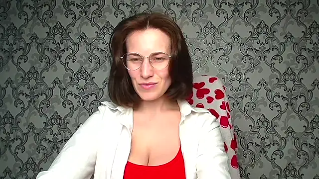 Kelly Kisss online show from 8, 4, 2026