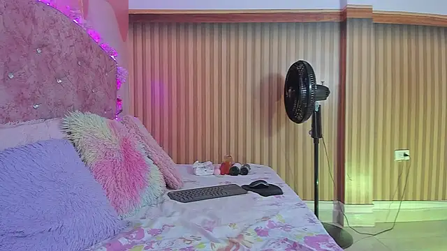 Snapshot of violet_taylor_ chatting on 1, 10, 2025 violet taylor online show from 1, 10, 2025