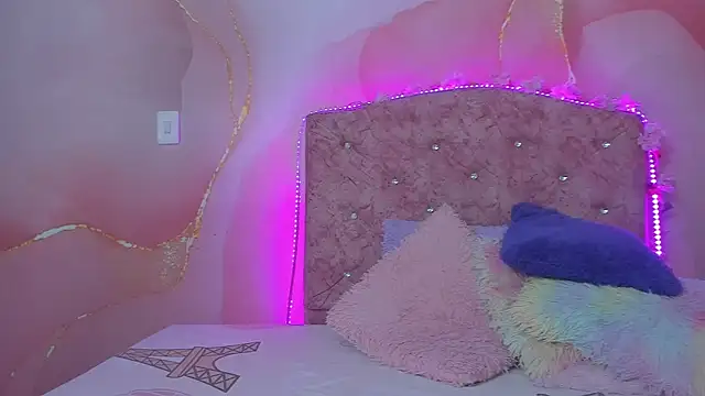 Snapshot of violet_taylor_ chatting on 17, 10, 2025 violet taylor online show from 17, 10, 2025