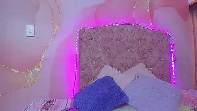 Snapshot of violet_taylor_ chatting on 19, 10, 2025 violet taylor online show from 19, 10, 2025