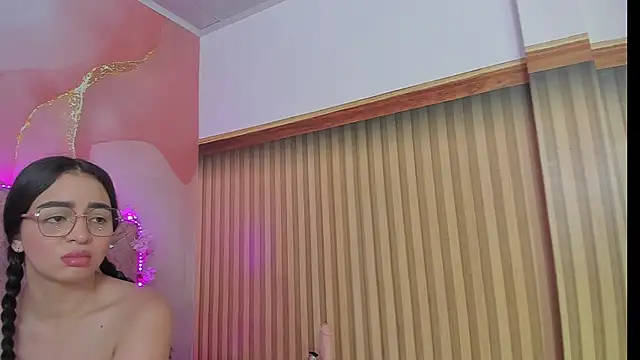 Snapshot of violet_taylor_ chatting on 25, 11, 2025 violet taylor online show from 25, 11, 2025