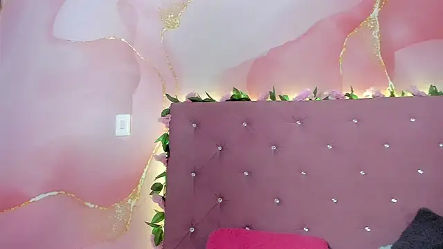 violet taylor  online show from 11, 4, 2026