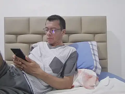 skinnylatino51 online show from 6, 11, 2025